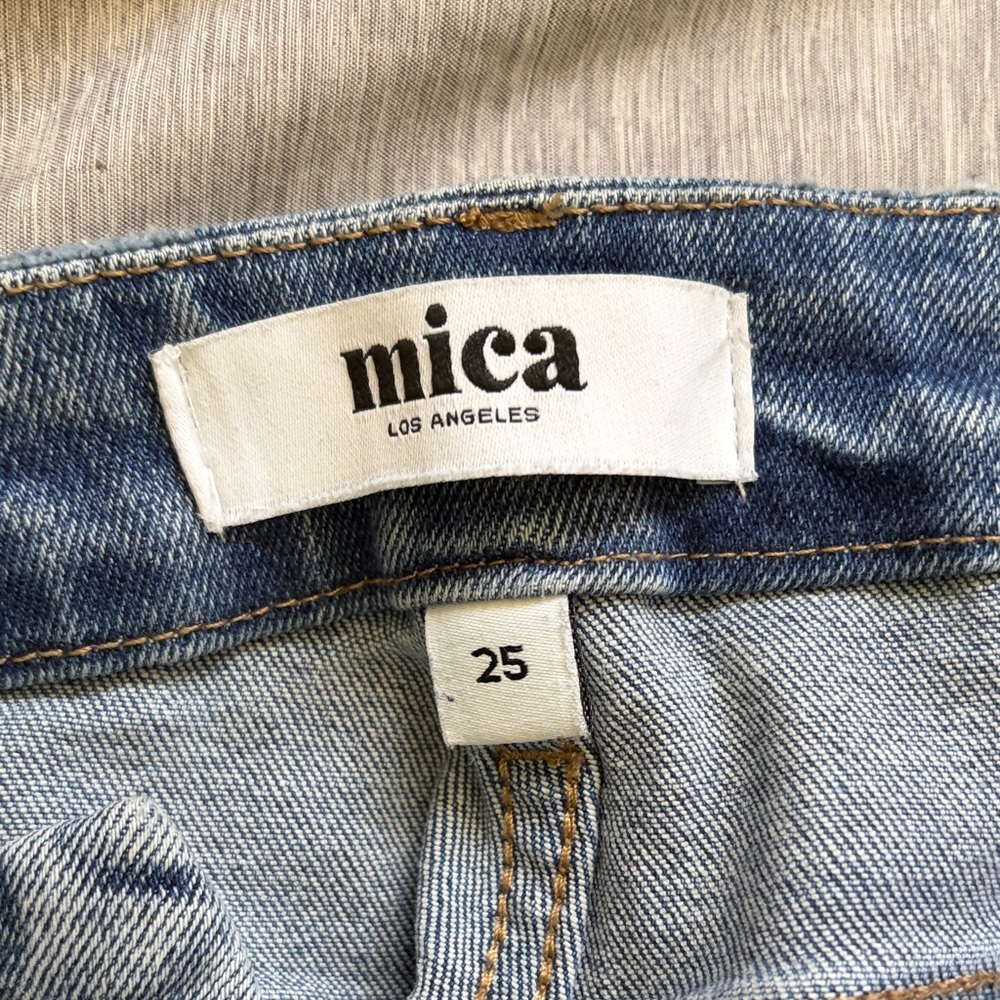 pale Wide-Leg Light Blue Denim Jeans with Raw Hem - Picture 2 of 4